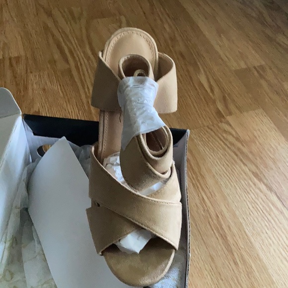 New Ankle strap heels - Picture 2 of 3